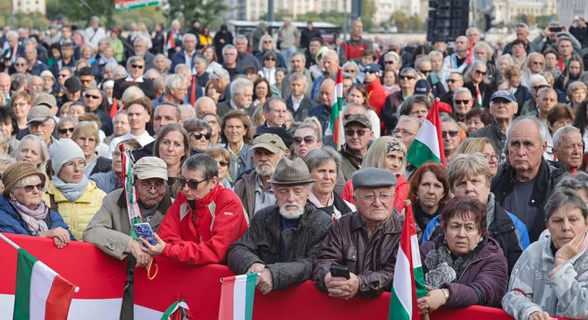 Légtérzárat rendeltek el: külön rendőr figyelte, felszáll-e a HírTV drónja a Fidesz rendezvényen