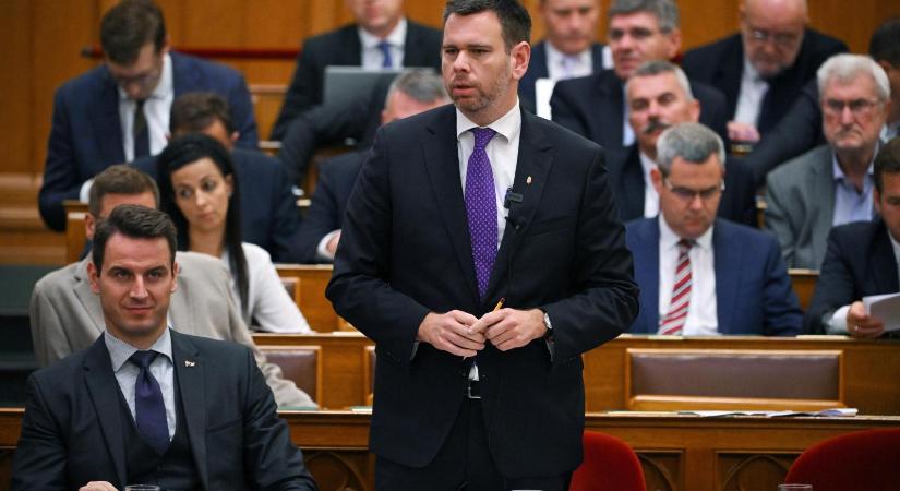 Újabb rendkívüli ülést tart az Országgyűlés, napirend előtt ezúttal Vitézy Dávid szólal fel