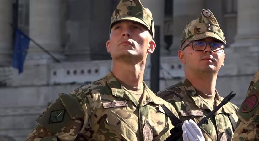Királyfinak hívták Orbán Gáspárt a háta mögött a csádi misszióban, aki állítólag olyan volt, mint egy „hadgyakorlatra betévedt filozófus”