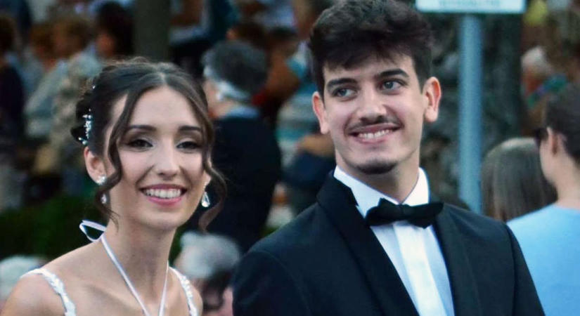 Csodás mosolyú szekszárdi lány kapta az Anna-bál különdíját – nézze meg a fotókat!