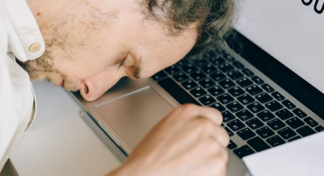 Van, akit a munkahelyi unalom jobb teljesítményre sarkall