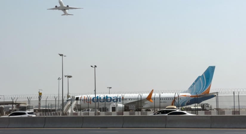Akció a fedélzeten: zuhanás közben ugrottak az eltérített Flydubai-gép fülkéjébe a szabadnapos pilóták