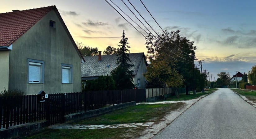 Megkéseltek egy férfit a Balaton-parton szombat délután ( helyszíni fotó)
