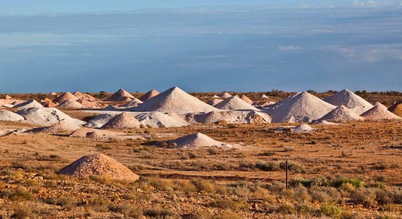 A hőség miatt a föld alatt élnek ennek a kisvárosnak a lakói, a turisták viszont imádják Coober Pedyt