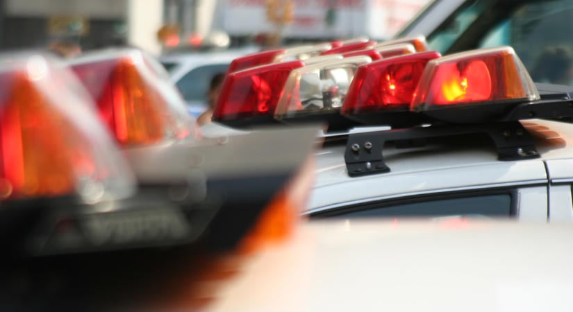 Meghalt egy 7 éves kislány, miután egy idegen nő többször hátba szúrta, miközben a nővérével sétált Chicagóban