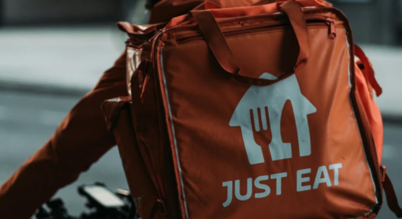 Félresikerült AI-képek miatt állította le tesztjét a Just Eat