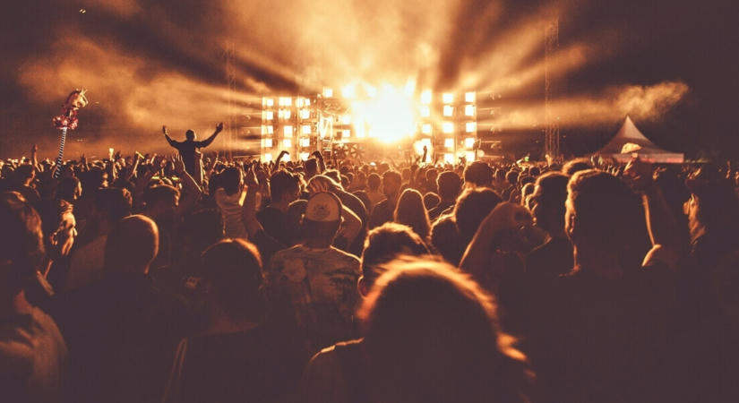 Előkerült a Balaton titkos szigete, itt rendeznek bulit az ideiglenesen felszínre került Majomszigeten