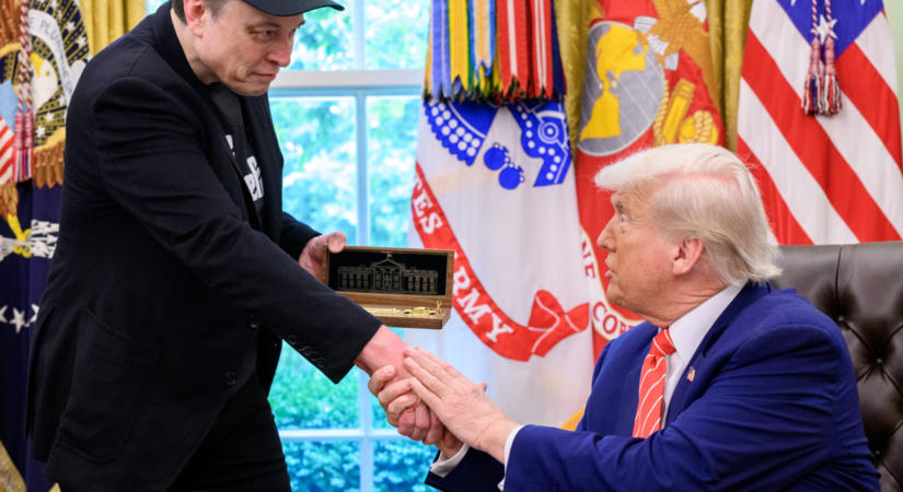 Szent a béke a milliárdos és az elnök között: Elon Musk újra beszáll Trump kampányába