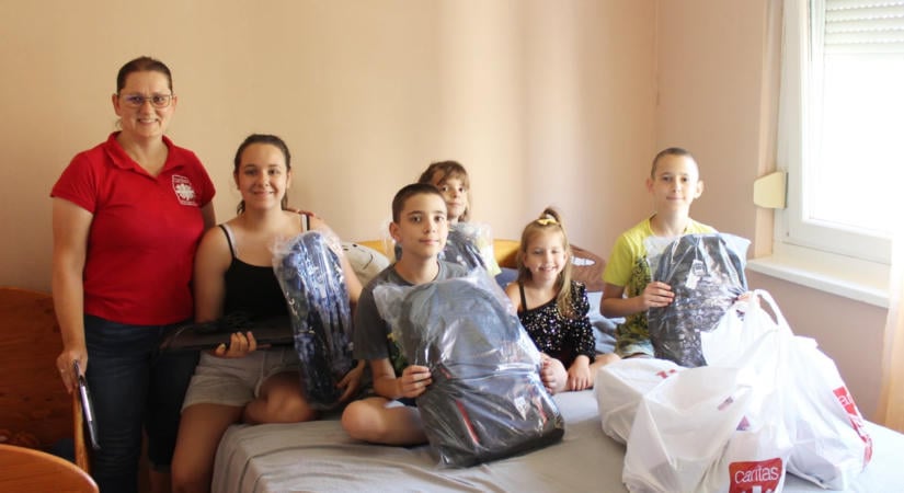 Nem csupán tanév elején segít a Karitász – Lezárult a „Legyen öröm az iskolakezdés!”