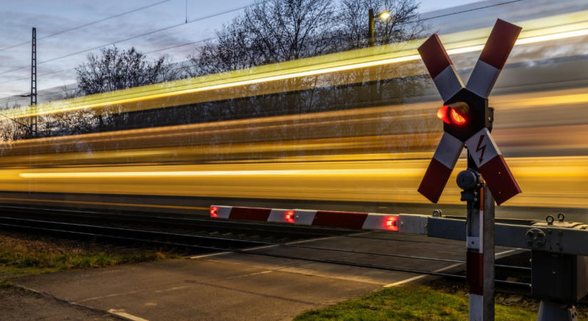 Elsodort a vonat egy embert Kaposvárnál, késések vannak az egyik vonalon