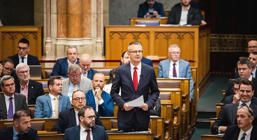 Rétvári Bence: Szégyen, hogy a kormány a pedagógusokon spórol
