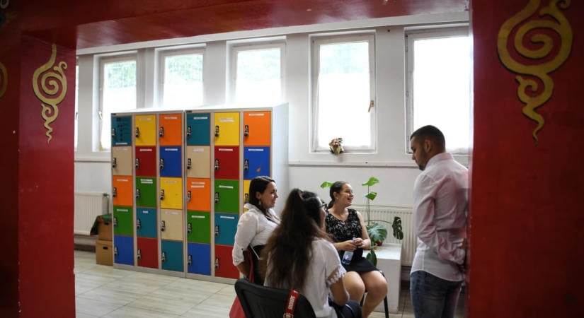 Havi 50 ezer forintos ösztöndíjra pályázhatnak roma középiskolások