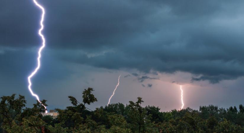 Villámlásra, jégverésre és hirtelen lehűlésre figyelmeztetnek a meteorológusok