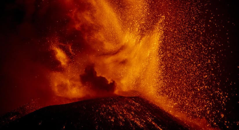Nyolc repteret bénított meg az Anak Krakatau kitörése – videó