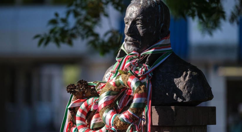 Székelyudvarhely fellebbez a vitatott Wass Albert-szobor ügyében
