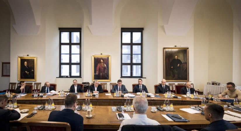 Nyilvánosságra hozták a 2010-es kormányülések összefoglalóit