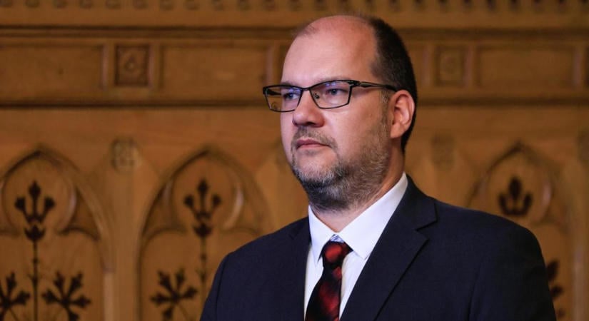 Bocsánatot kért a Médiatanács a Klubrádiótól, de a frekvenciáját automatikusan nem kapja vissza