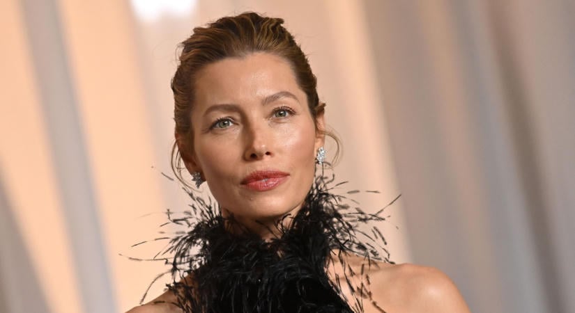 Jessica Biel szigorú szabályt hozott fia karrierjéről