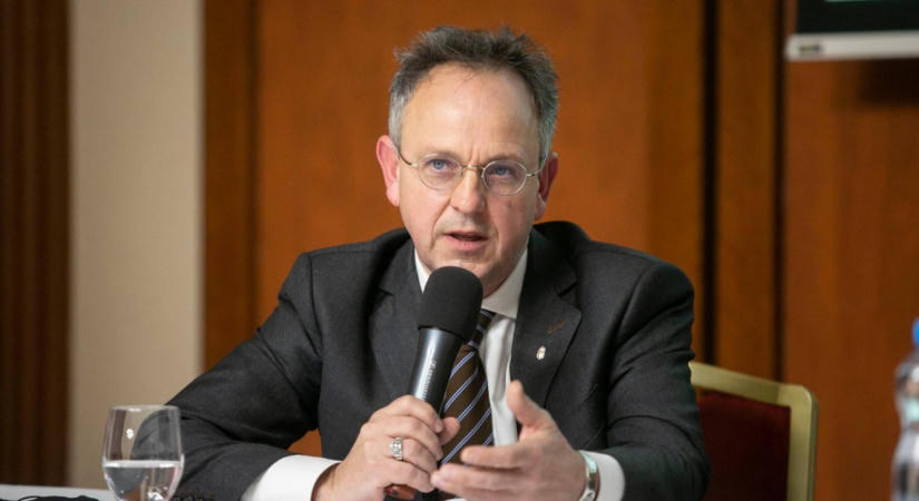 Szentmisét tartottak az NKA-botrányban letartóztatott Bús Balázsért Óbudán
