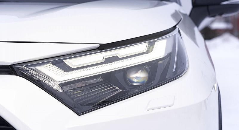 Van egy Toyota-gyár, ahol csak fehér autók készülnek