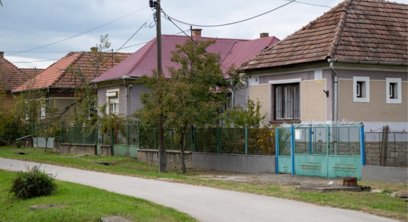 Fillérekért árulják a kertes házakat ebben a magyar faluban: egymillió forint sem kell a saját otthonhoz