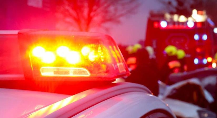 Egymásba rohant két autó a zalai főúton – Jelentős fennakadás várható, tűzoltók dolgoznak a helyszínen