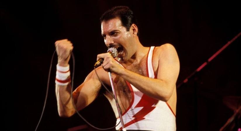Queen-rajongók ünnepe: felavatják Freddie Mercury szobrát