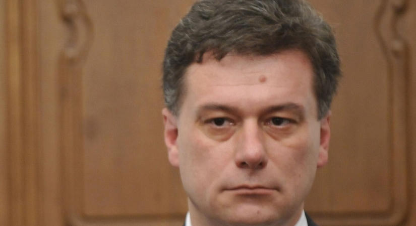 Vádat emeltek a volt igazságügyi miniszter és bűntársai ellen Csehországban