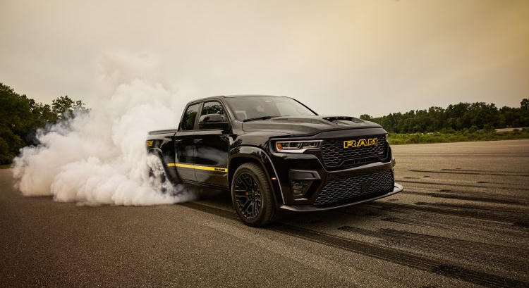 Izompickup lett a 2027-es Ram 1500 Rumble Bee