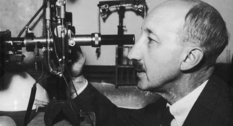 Így varázsolt el két Nobel-díjat a nácik elől egy magyar Nobel-díjas