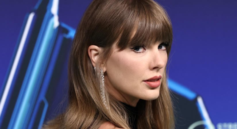 Taylor Swift megmutatta merészebb oldalát: a végzet asszonyaként érkezett az idei MTV-gálára