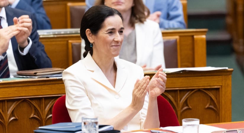 Orbán Anita leírta, mennyiért utazott Szijjártó Péter