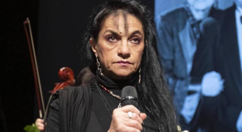 Papadimitriu Athina friss fotón 3 gyönyörű lányával: Anna 42, Nóra 39, Elektra 28 éves