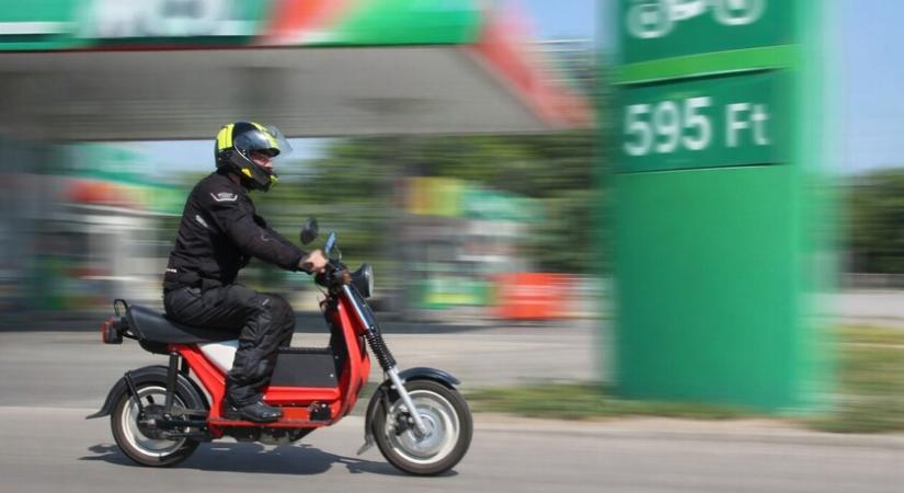 A védett ár hatására kevesebben vettek prémiumbenzint - Úgy tankolunk, mint ha nem lenne holnap