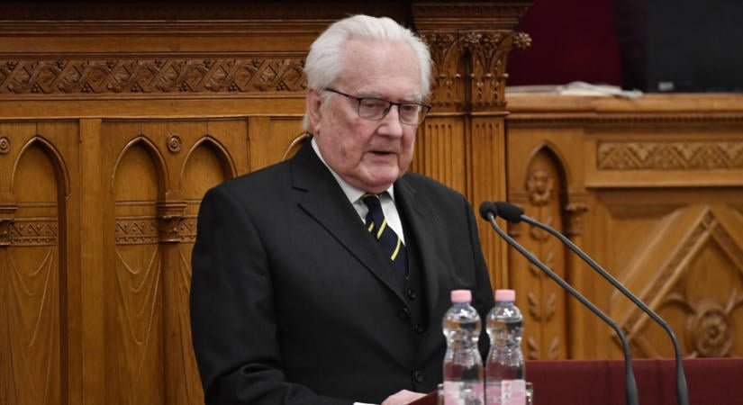 Róna Péter nem látja világosan, hogy lehet vádat emelni Varga Mihállyal szemben