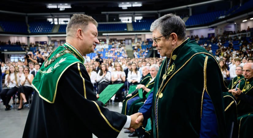 Először adományoztak rector emeritus címeket Debrecenben