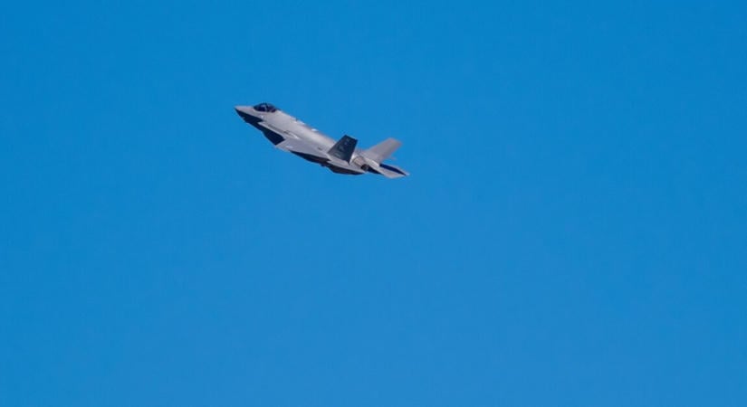 Vadászgépet riasztott a NATO Litvániában egy feltételezett drón miatt