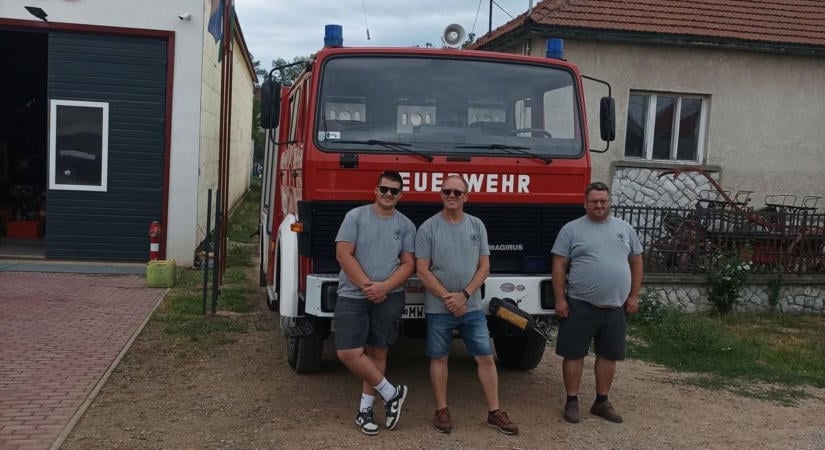 Új tűzoltóautó a veszprémvarsányi önkéntes tűzoltóknál