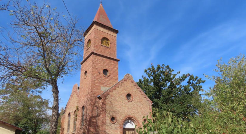 Megható összefogás: sorra ajánlják fel a vállalkozók a munkájukat, hogy megmentsék a nagymágocsi evangélikus templomot – galériával, videóval