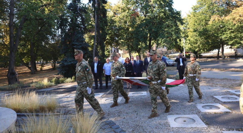 Zászlófelvonással kezdődött, fényárban folytatódik augusztus 20. Miskolcon - képekkel