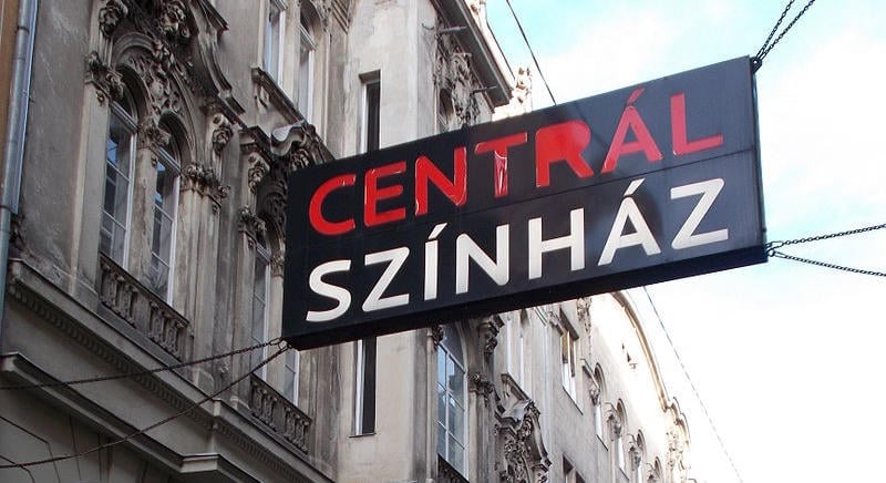 Botrányba fulladt a Centrál Színház vendégjátéka, bocsánatot kért a nézőktől a színház