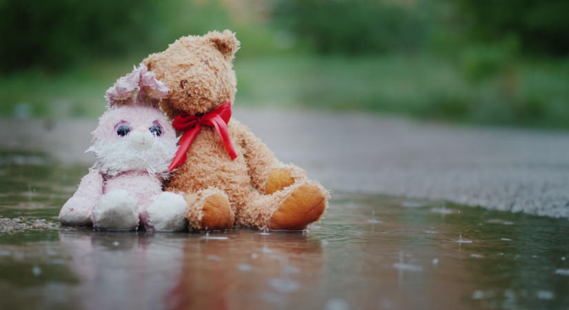 Elképesztő kegyeletsértés a szolnoki temetőben, gyermekek sírját fosztogatta a tolvaj