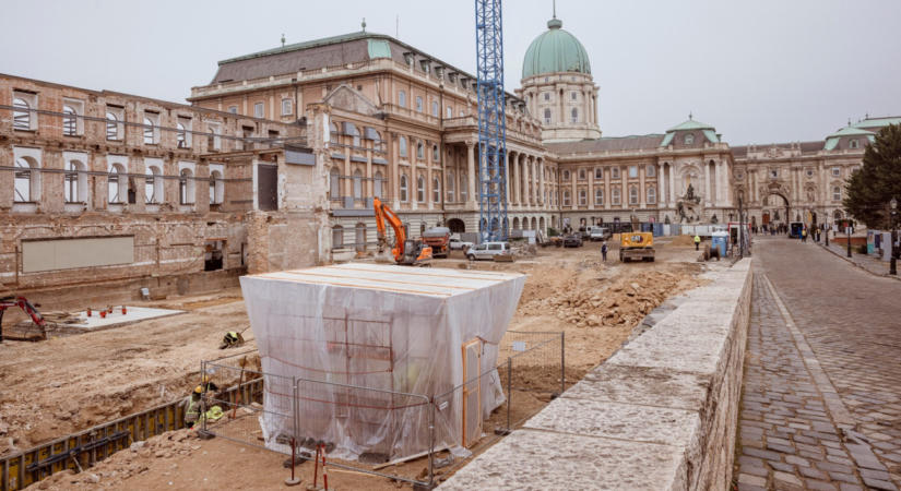 A kormány leállítja a budavári palota újjáépítését