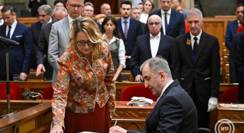 Elfoglalták Lázár János helyét az Országgyűlésben