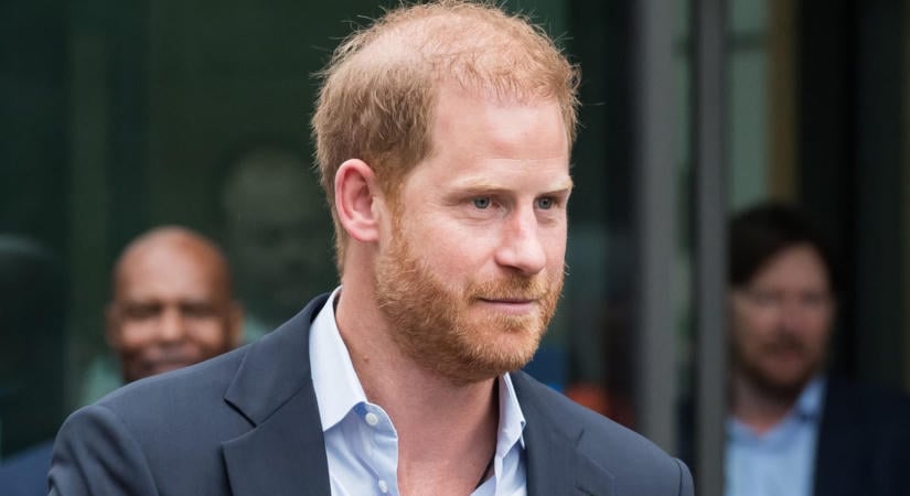 Harry herceg ellátogatott egy rögbimeccsre, rögtön ki is fütyülték