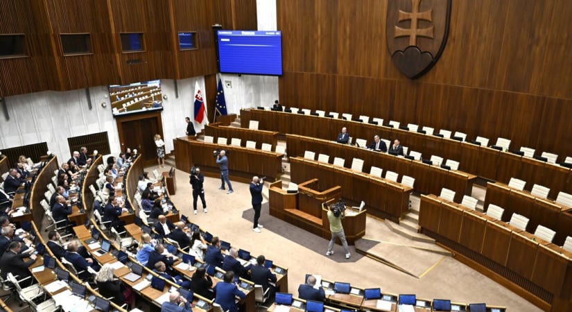 Saková és Šutaj Eštok leváltásáról tárgyal a parlament