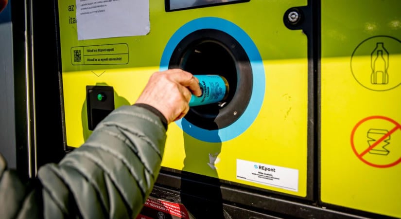 Idegesítő a kupakrögzítő, silány a palackok minősége, és a visszaváltás is több sebből vérzik