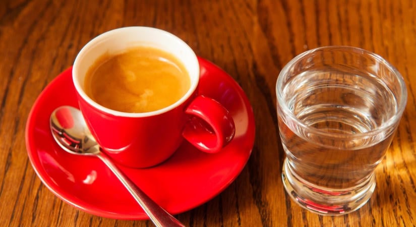 Csodaital vagy emésztési baki: Mi történik a bélrendszereddel, ha minden nap kávét iszol?