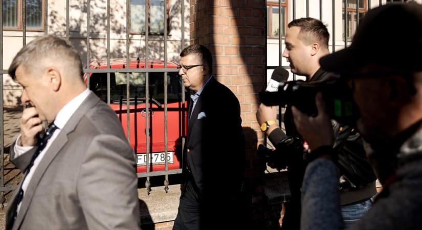 Elkapkodhatták Seszták Miklós őrizetbe vételét, Hack Péter szerint megsérthették a politikus mentelmi jogát