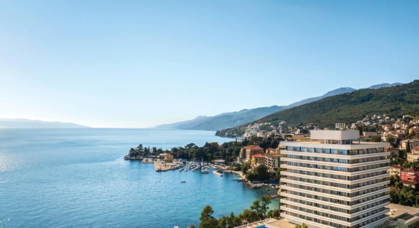 Egy merész álomból az Adria ikonikus szállodája – 60 éves a Hotel Ambasador